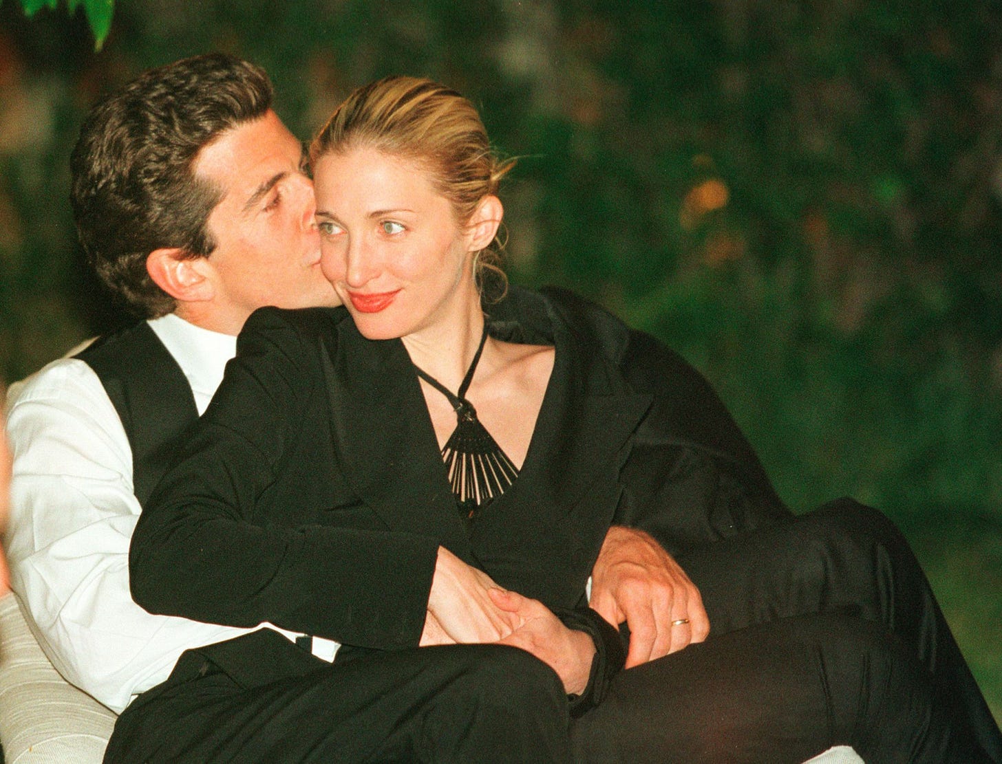 Why Carolyn Bessette Kennedy's style still appeals 25 years after her  death. | CNN