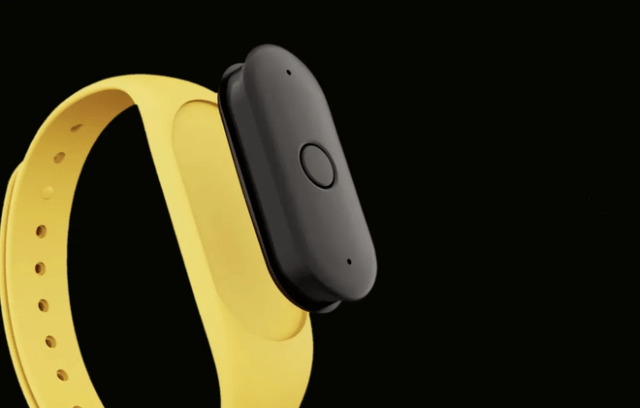 The Bee is a $50 wearable that recaps your day. (Image: Amazon)