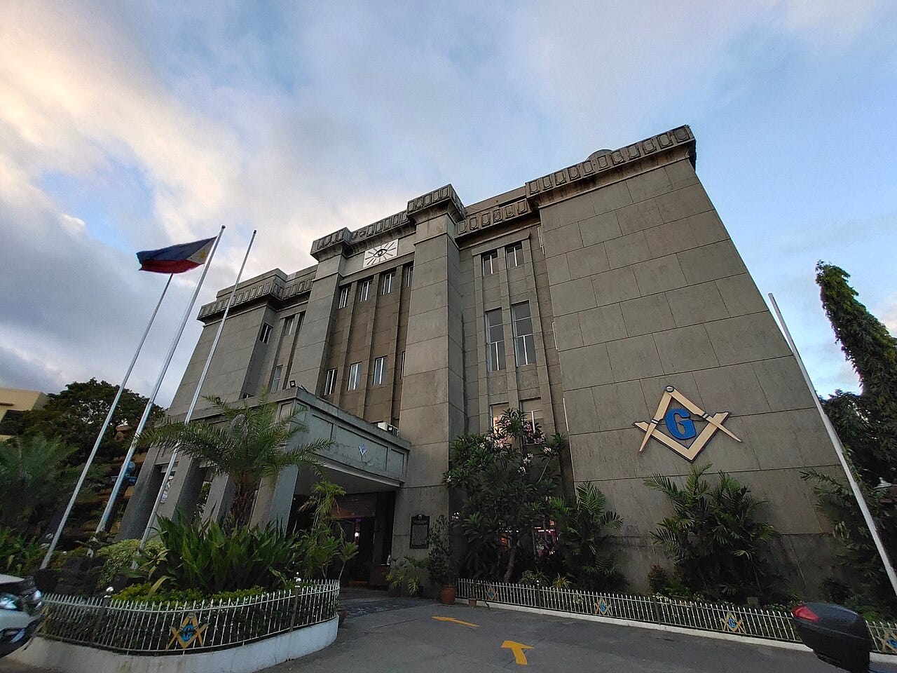 Photo: StephenPamorada / Wikimedia Commons (CC BY-SA 3.0) Grand Lodge of Free and Accepted Masons of the Philippines Building Paco Manila