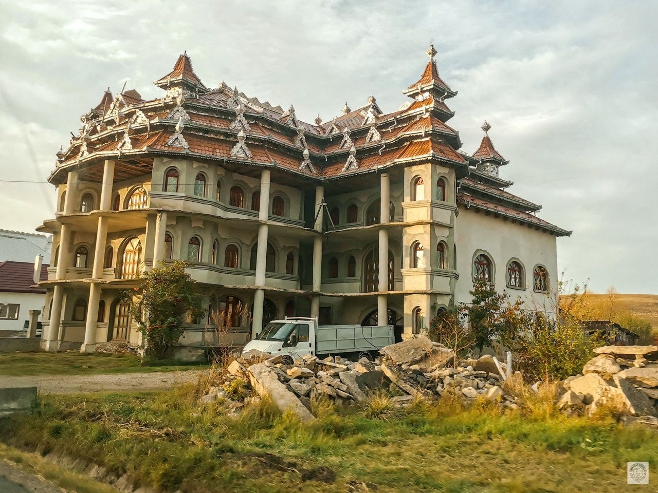 The Gypsy Palaces of Huedin, Romania – Gabriela Travels The Gypsy Palaces of Huedin, Romania – Gabriela Travels