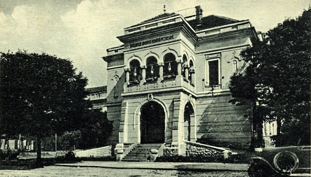 Nu este disponibilă nicio descriere pentru fotografie.