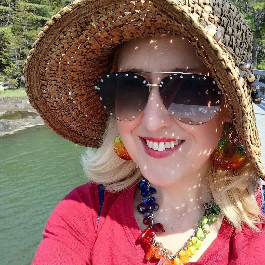 lindsay outside with sunglasses and hat
