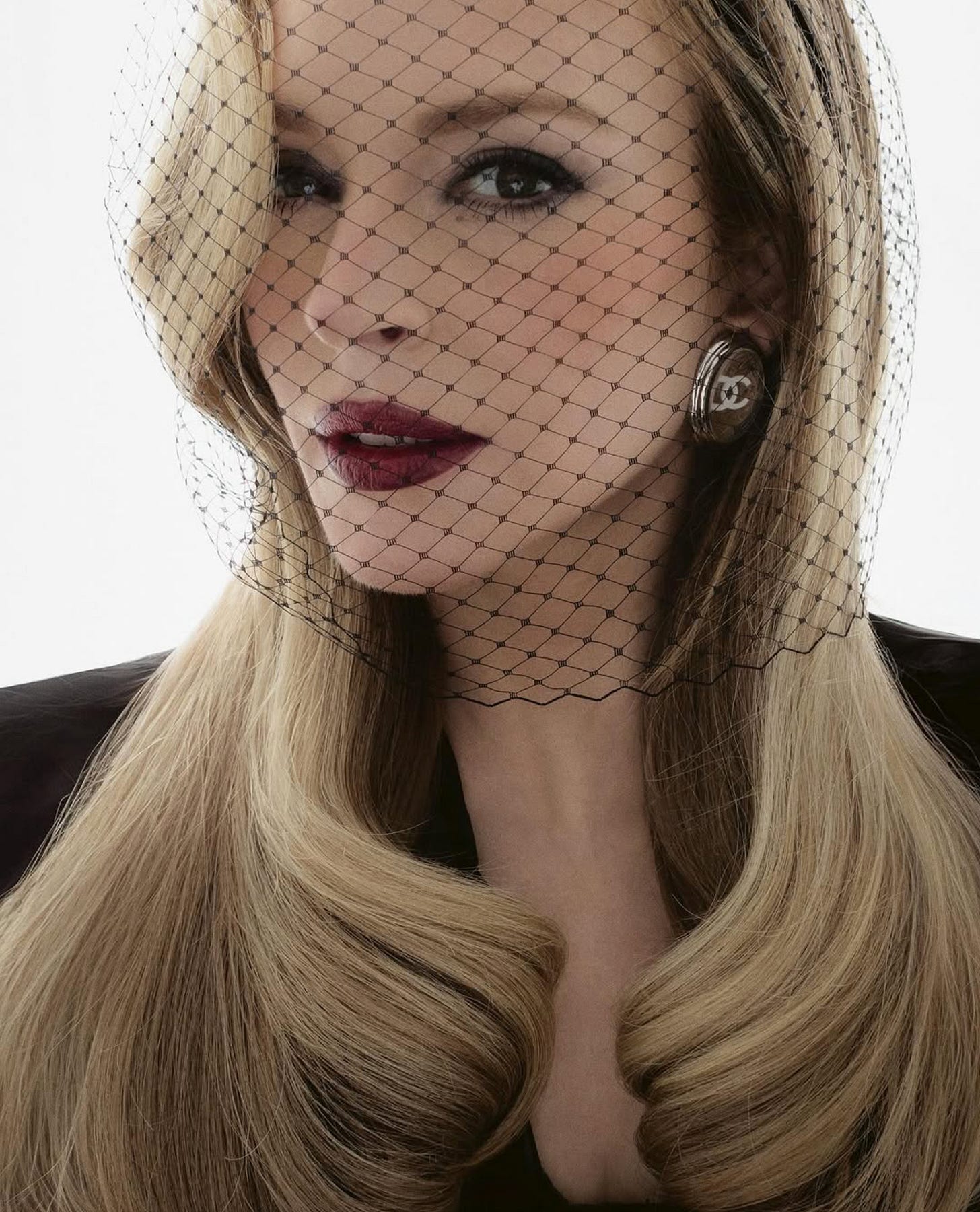 Lindsay-Lohan-by-Morelly-Brothers-Vogue-Czech-May-2025-6.png Lindsay-Lohan-by-Morelly-Brothers-Vogue-Czech-May-2025-6.png