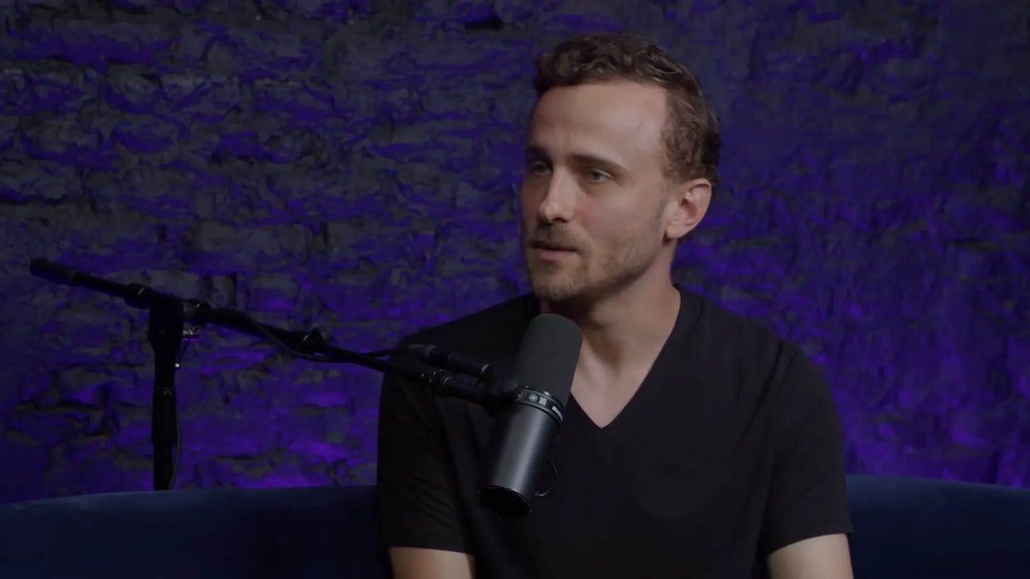 Sam parlant de sa version de voyage de la Constitution Sam parlant de sa version de voyage de la Constitution