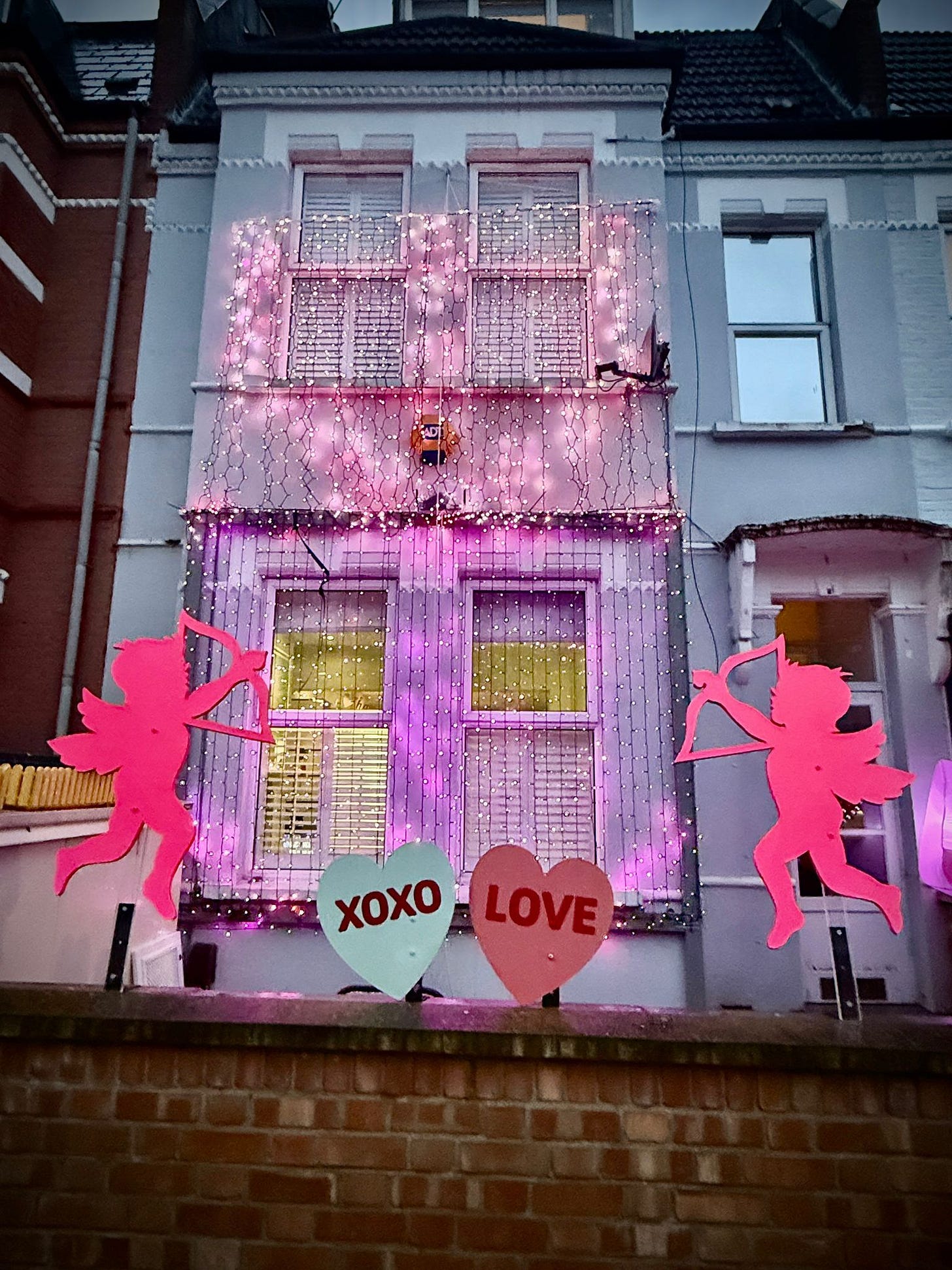 May be an image of Rijksmuseum and text that says "வ XOXo XOXOLOVE LOVE"