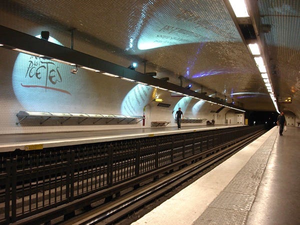 Metro_Paris_-_Ligne_4_-_station_Saint-Germain-des-Pres_01.jpg Metro Paris Ligne 4 station Saint Germain des Pres 01
