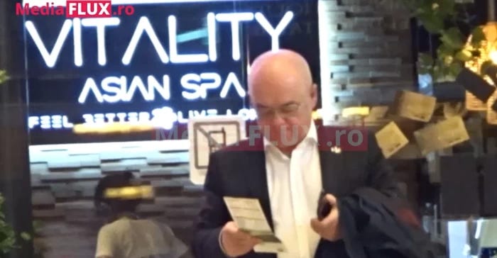 Emil Boc la masaj asiatic în București sursă foto: Paparazzi Mediaflux