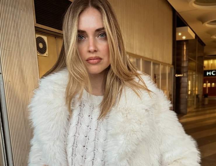 Chiara Ferragni detta legge sulla moda: la Regina è tornata, il particolare  non sfugge - SFILATE