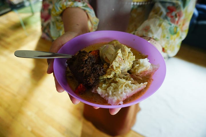 Eid celebration in Dhanang Mangku Luhur's apartment in Melbourne. (Photos: Kristian Oka Prasetyadi)