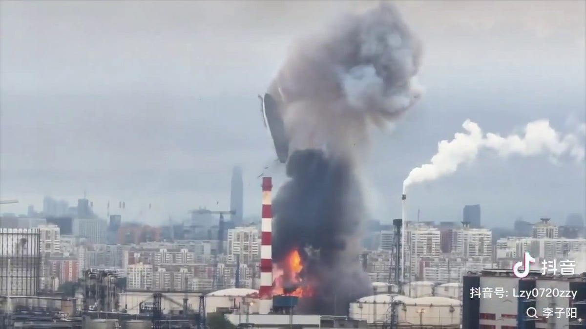 500 Ukrainian Drones & Missiles Blast Moscow