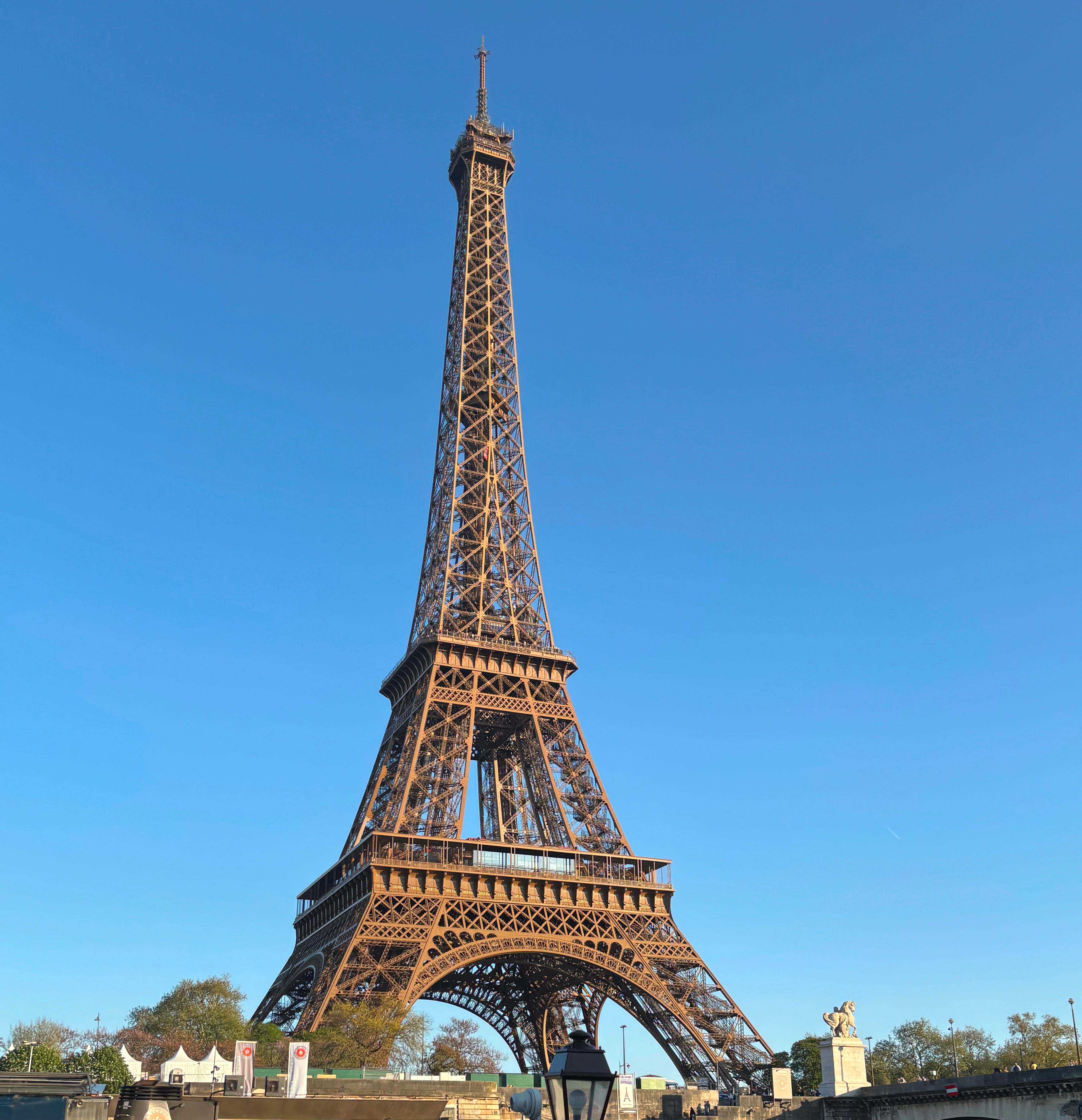I Spent Two Weeks Trying to Figure Out Why Paris Smells So Good