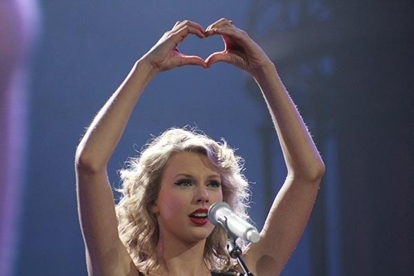 Taylor Swift Web Photo Gallery: Click image to close this window ...