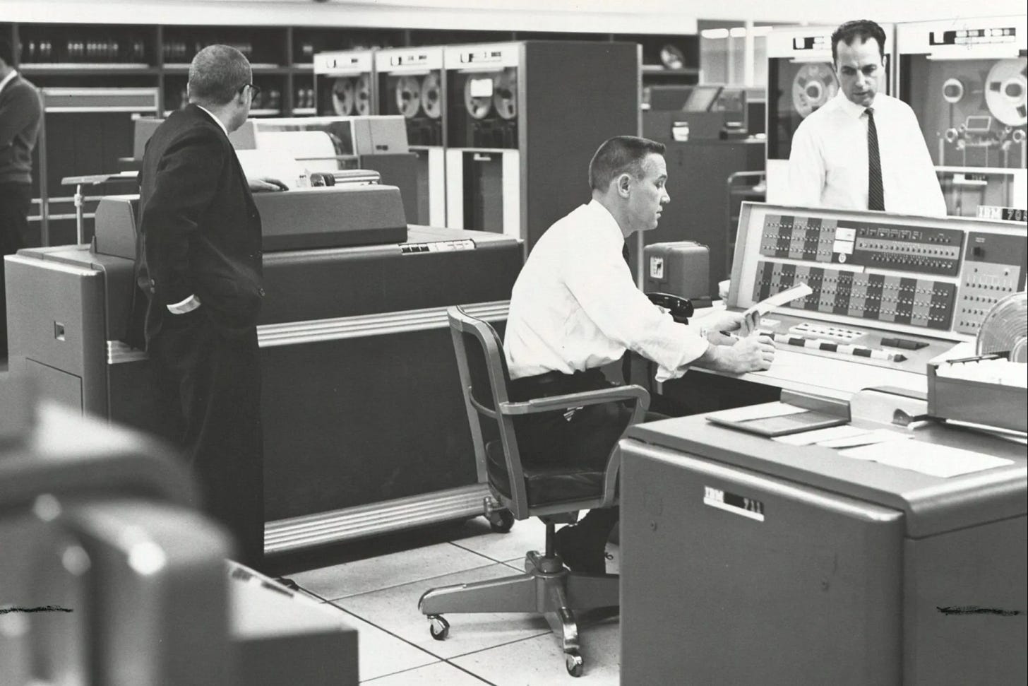 When Computers Filled Rooms: Rare Photos of HBS's Robinson Room from the  1960-70s | Information Technology