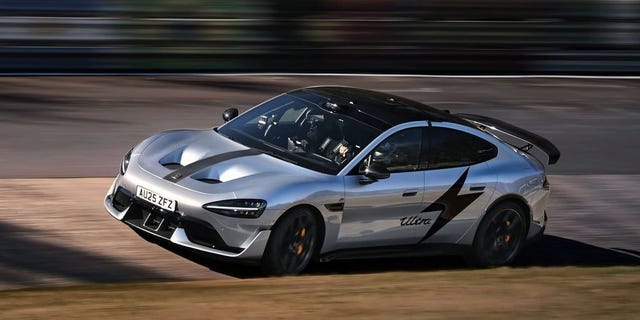 xiaomi su7 ultra record nurburgring