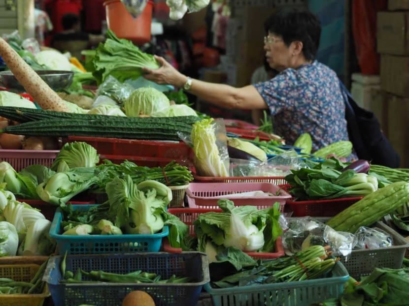 Wholesale vegetable prices from flood-hit M'sia surge but retail prices steady: Stall holders, supermarkets - TODAY Wholesale vegetable prices from flood-hit M'sia surge but retail prices steady: Stall holders, supermarkets - TODAY