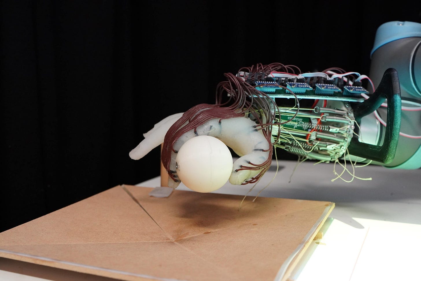 Researchers have designed a low-cost, energy-efficient robotic hand that can grasp a range of objects – and not drop them – using just the movement of its wrist and the feeling in its ‘skin’ (University Of Cambridge)