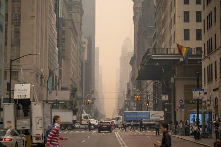 Smog from Canada's forest fires in New York City Smog from Canada's forest fires in New York City