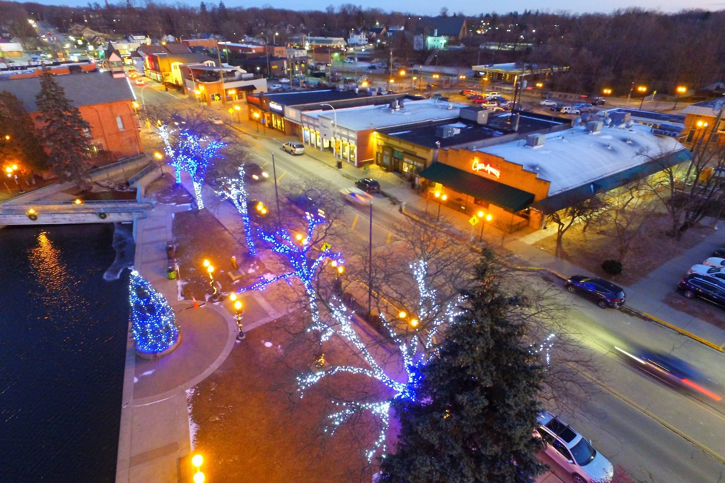 Strongest Town 2022, Round 1: Brighton, MI vs. Jasper, IN