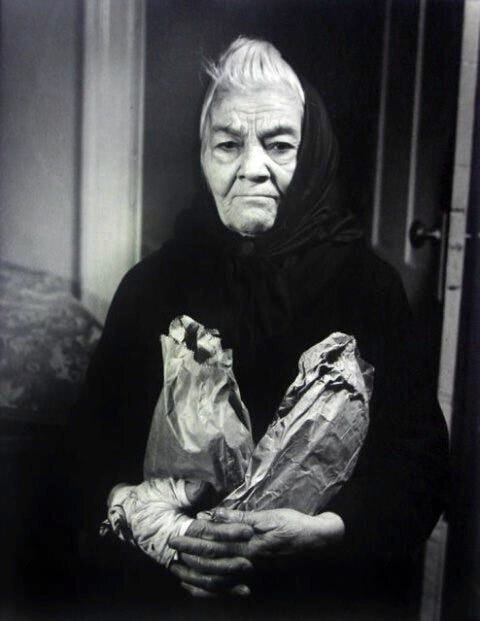 Old Woman with Wares, 1932