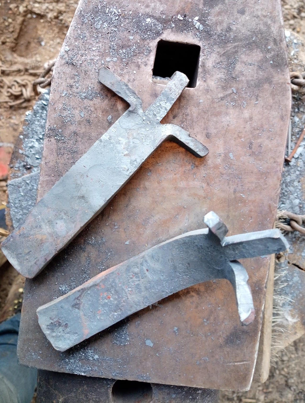 pic of the raw square bar with the arms bent out