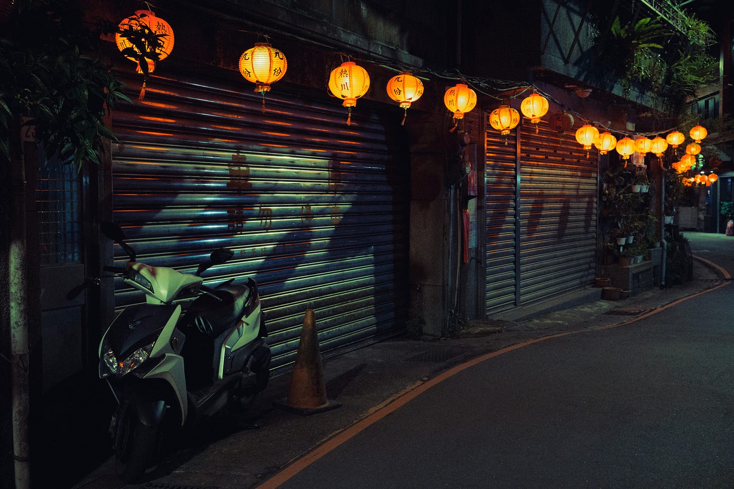 Lantern lit streets of Jiufen, Taiwan Lantern lit streets of Jiufen, Taiwan