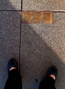 le pietre d'inciampo a Le Cure a Firenze ricordano la famiglia Levi che abitava qui