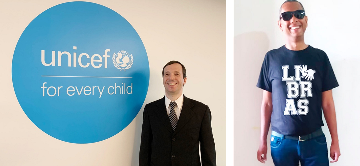 duas fotografias, lado a lado. Na da esquerda, Fernando Botelho, um homem branco, de cabelos escuros e curtos, com terno preto, camisa branca e gravata listrada em tons de preto e branco, sorrindo ao lado do símbolo circular e azul da Unicef, pintado na parede. Na da direita, Luciano Oliveira dos Santos, um homem negro, de cabelos escuros e bem curtos. com óculos escuros, camisa de malha azul escuro, com a palavra Libras em branco, e calças jeans.