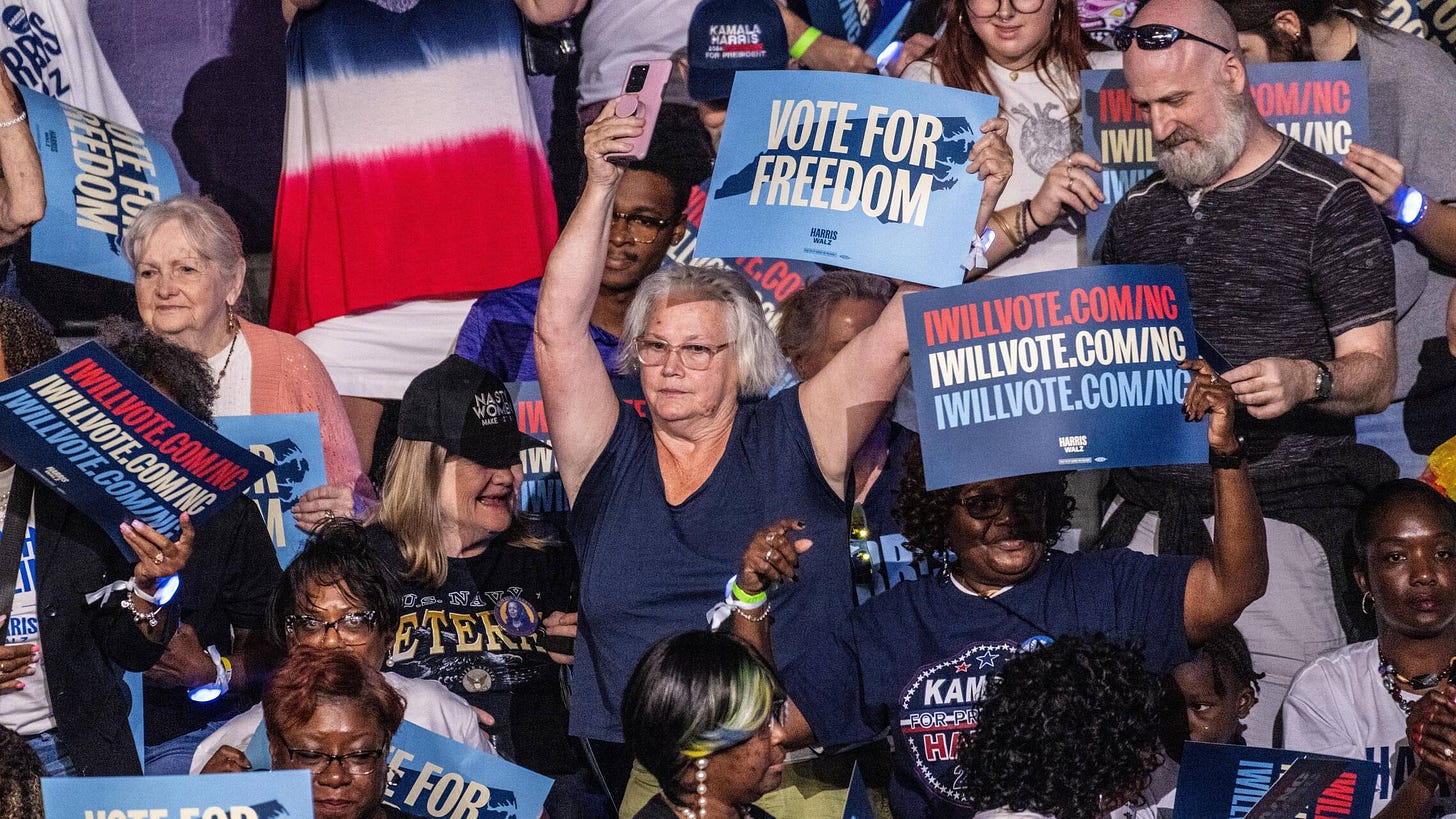 Des partisans de Kamala Harris, le 13 octobre 2024, à Greenville, en Caroline du Nord. — © STAN GILLILAND / keystone-sda.ch