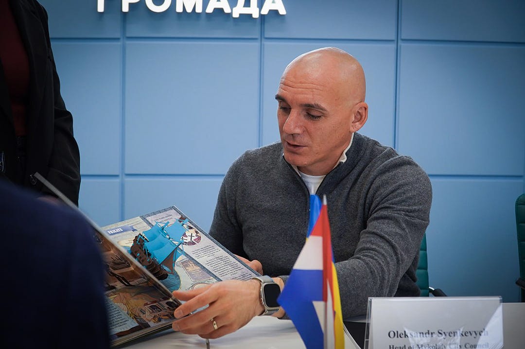 На зображенні може бути: ‎2 людини та ‎текст «‎rOMAHA ארח Oleksandr OleksandrSyerkevyen Olek sandr Syen cevyeh‎»‎‎