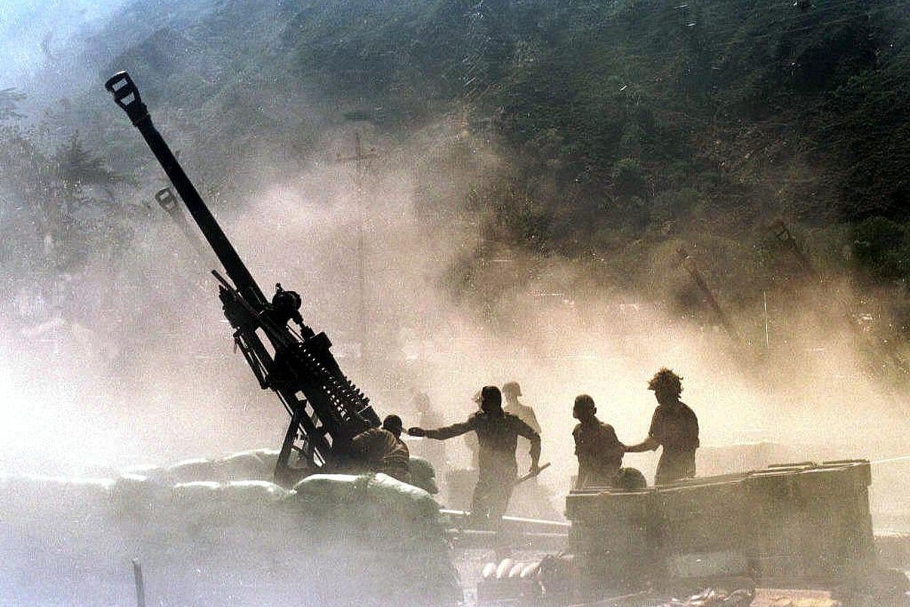 Indian artillerymen fire their Swedish Bofors cannon toward the Pakistani side of the Line of Actual Control (LAC) near Uri in the disputed Himalayan state of Jammu and Kashmir, Aug. 4, 1998. Photo by Tauseef Mustafa/AFP via Getty Images. Indian artillerymen fire their Swedish Bofors cannon toward the Pakistani side of the Line of Actual Control (LAC) near Uri in the disputed Himalayan state of Jammu and Kashmir, Aug. 4, 1998. Photo by Tauseef Mustafa/AFP via Getty Images.