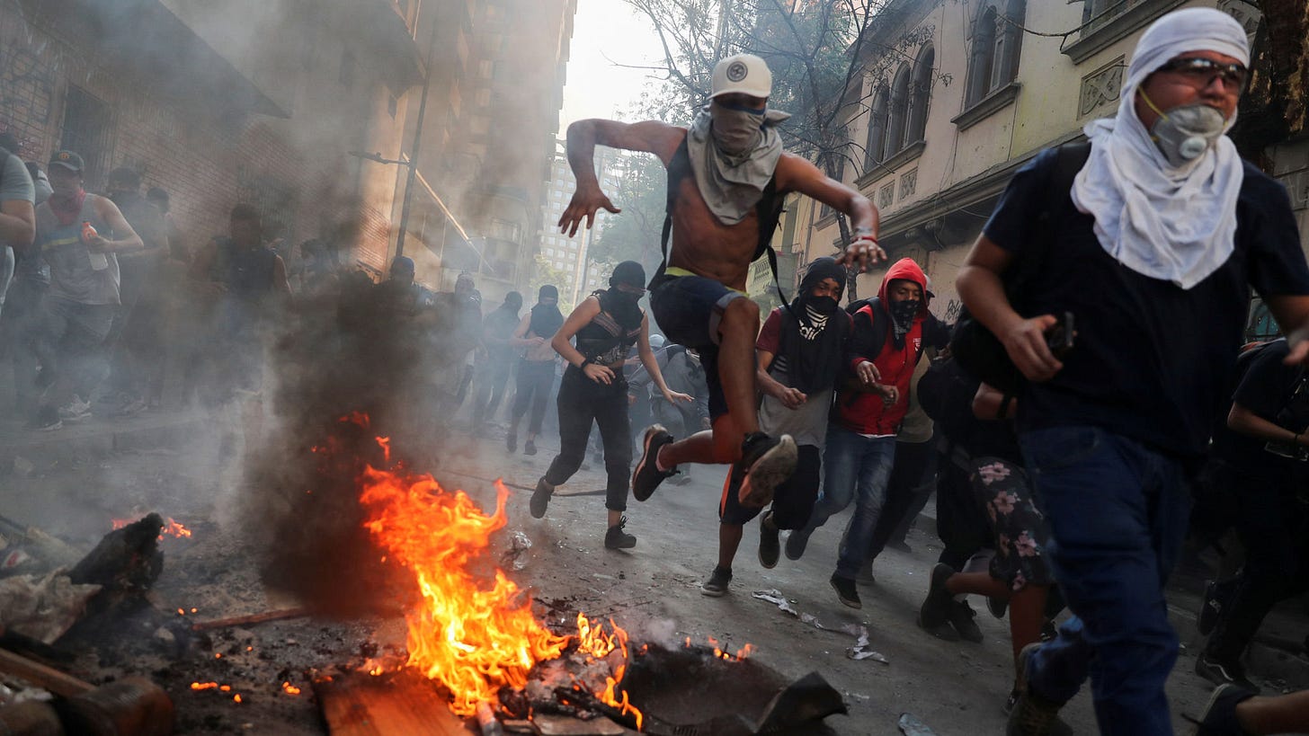 Chilean businesses count cost of riots | Financial Times