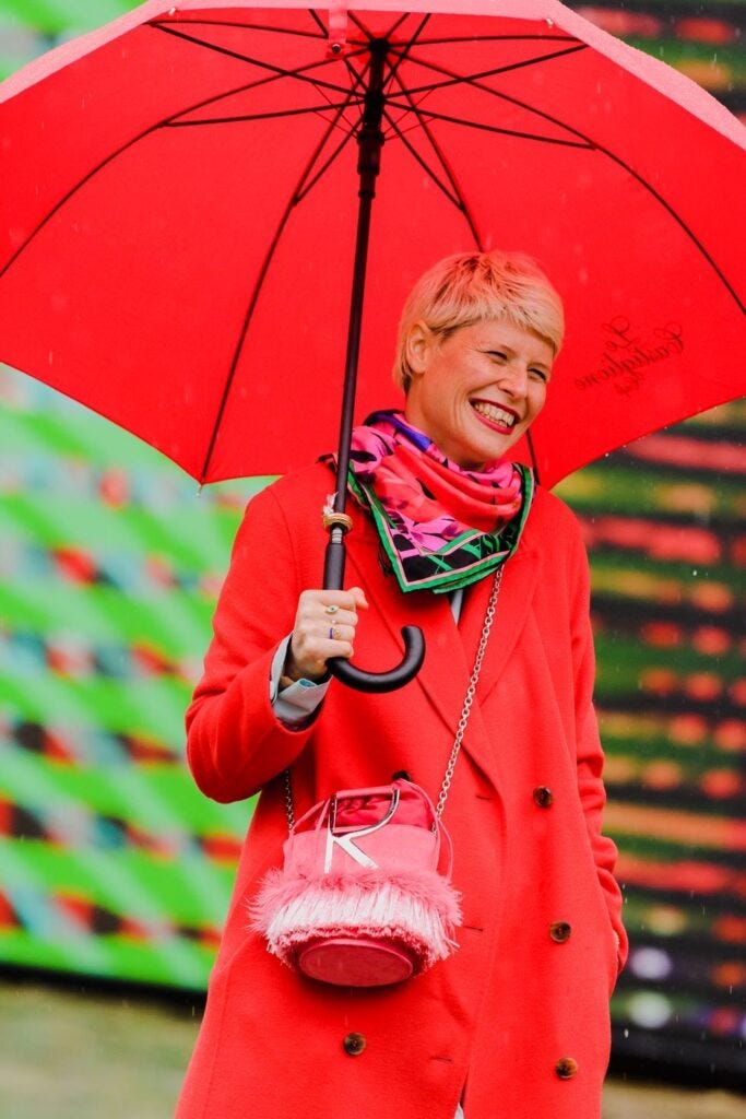 Look vermelho vivo está dominando a temporada, saiba tudo sobre a tendência Look vermelho vivo está dominando a temporada, saiba tudo sobre a tendência