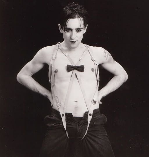 The picture that made me look twice at Alan Cummings : r/AltLadyboners