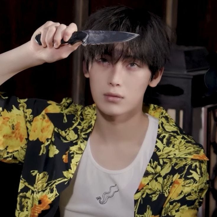 Dia terlihat seperti malaikat dalam balutan kemeja oversized yang ternoda sedikit cat, tapi di tangannya, dia memegang pisau bedah kecil yang berkilau tajam Dia terlihat seperti malaikat dalam balutan kemeja oversized yang ternoda sedikit cat, tapi di tangannya, dia memegang pisau bedah kecil yang berkilau tajam