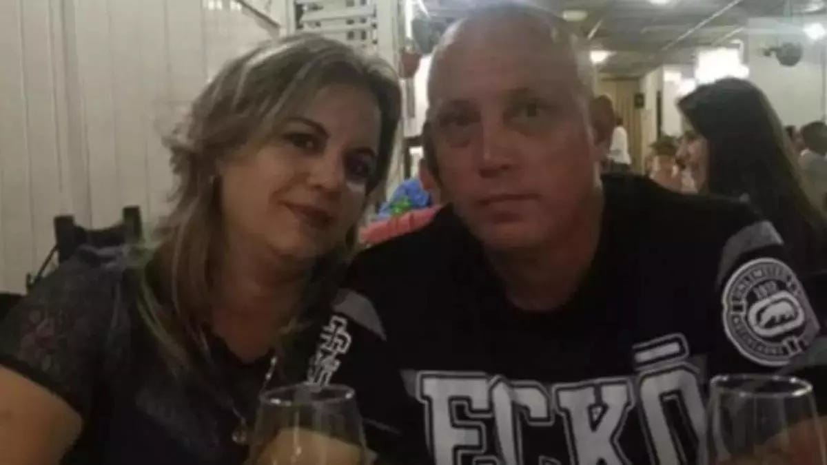 A person and person sitting at a table

AI-generated content may be incorrect.