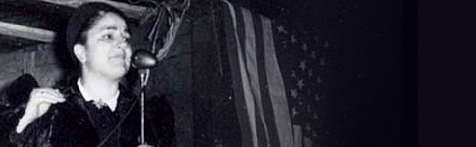 貝拉多德博士在演講中