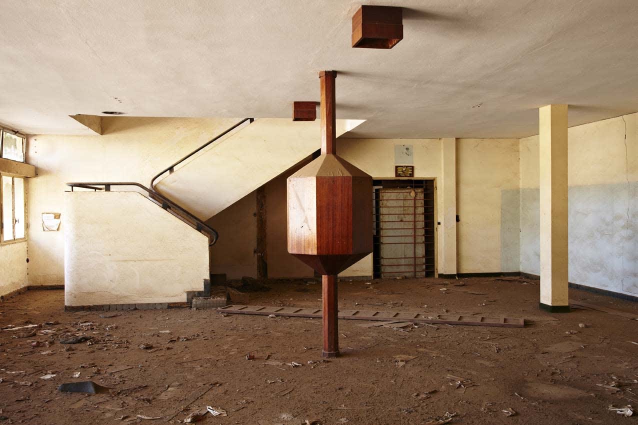 François-Xavier Gbré, Salle des avocats, Palais de Justice, Cap Manuel, Dakar, 2014 François-Xavier Gbré, Salle des avocats, Palais de Justice, Cap Manuel, Dakar, 2014