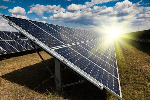 Power plant using renewable solar energy with sun