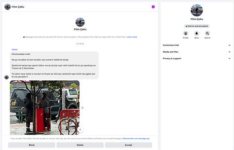 Pamje nga komunikimi privat i Fitim Çekut. Mesazhi i 26 dhjetorit 2025 në Facebook, i shoqëruar me fotografi rruge dhe screenshot rezervimi hoteli, pasohet nga publikimi i të njëjtës narrativë si akuzë publike për “përndjekje”, duke treguar kalimin nga insinuata private në presion publik të strukturuar.