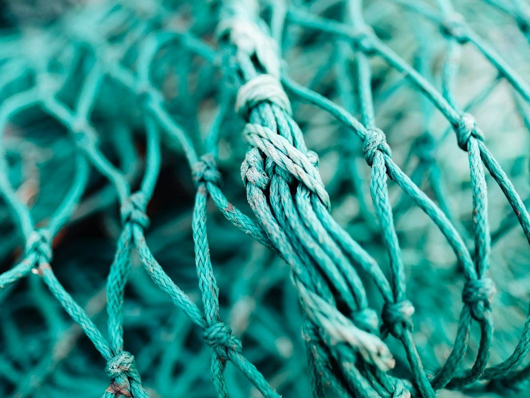 Solidarité bretonne : des filets de pêche transformés en armes anti-drones