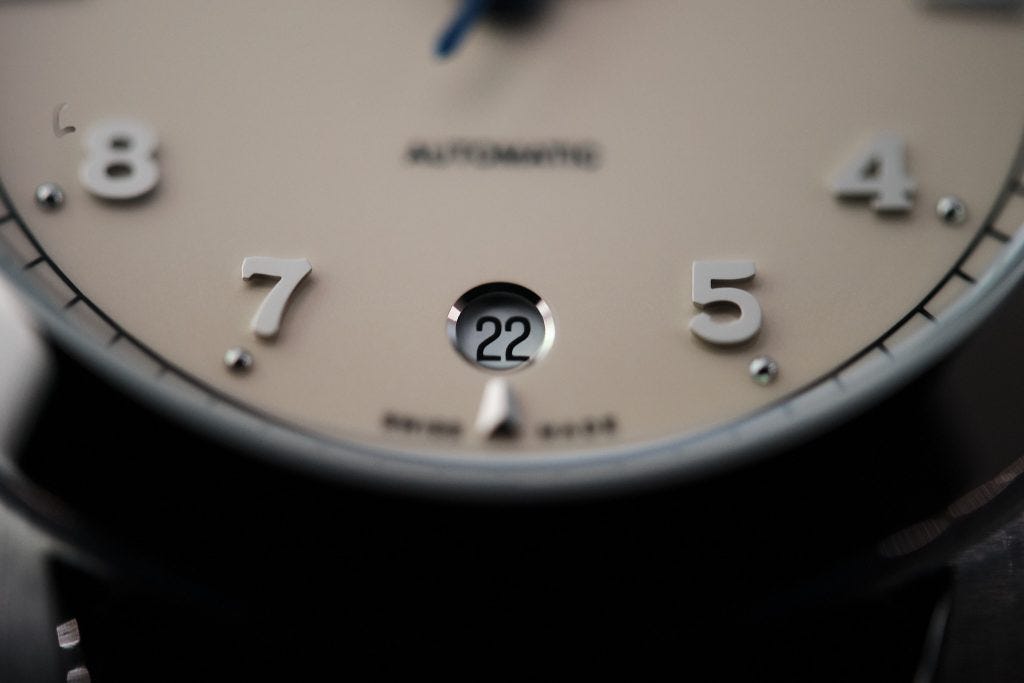The date window on the OSO shows a refined attention to detail.