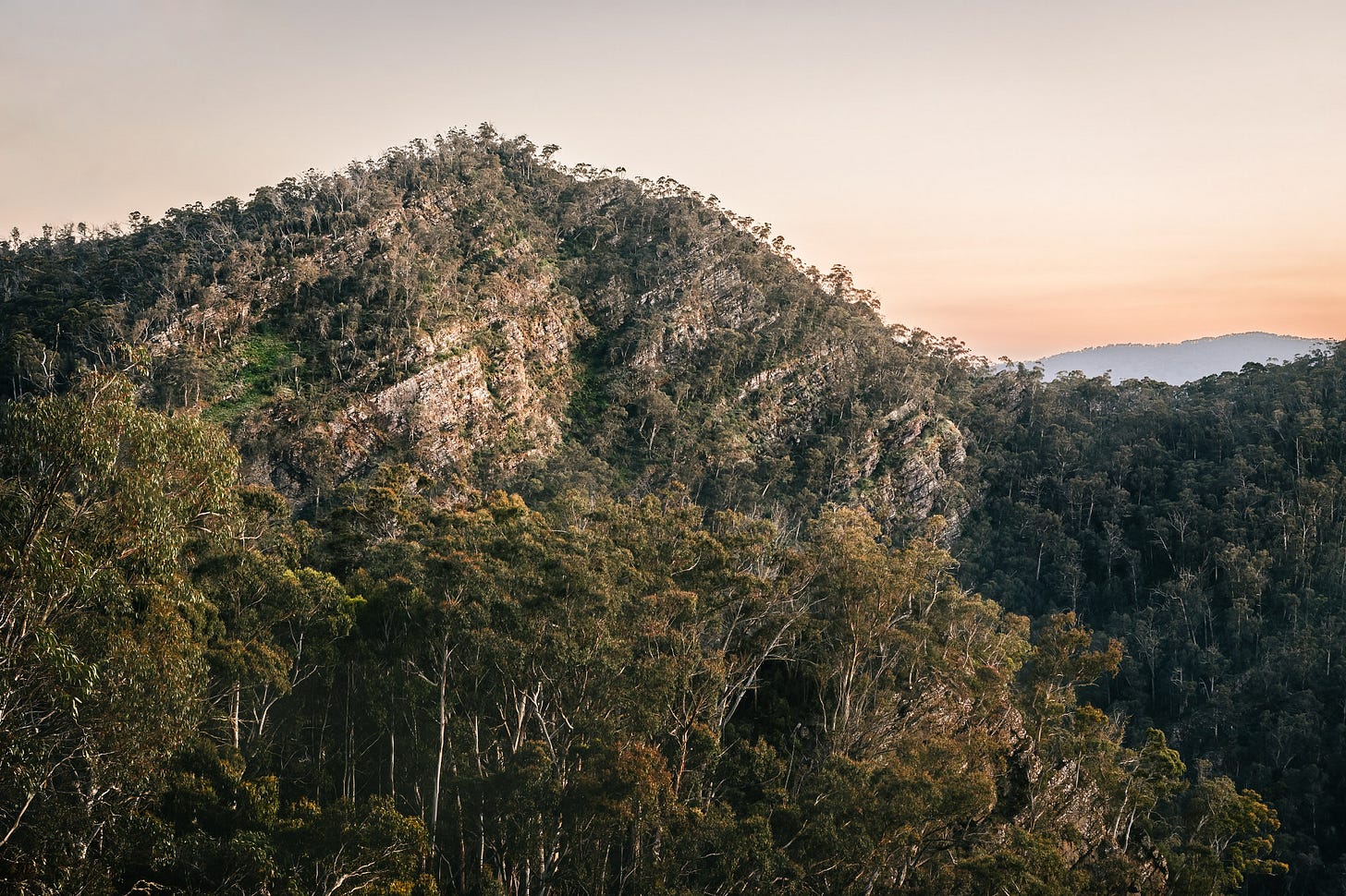 Bryce Gorge before direct sunlight