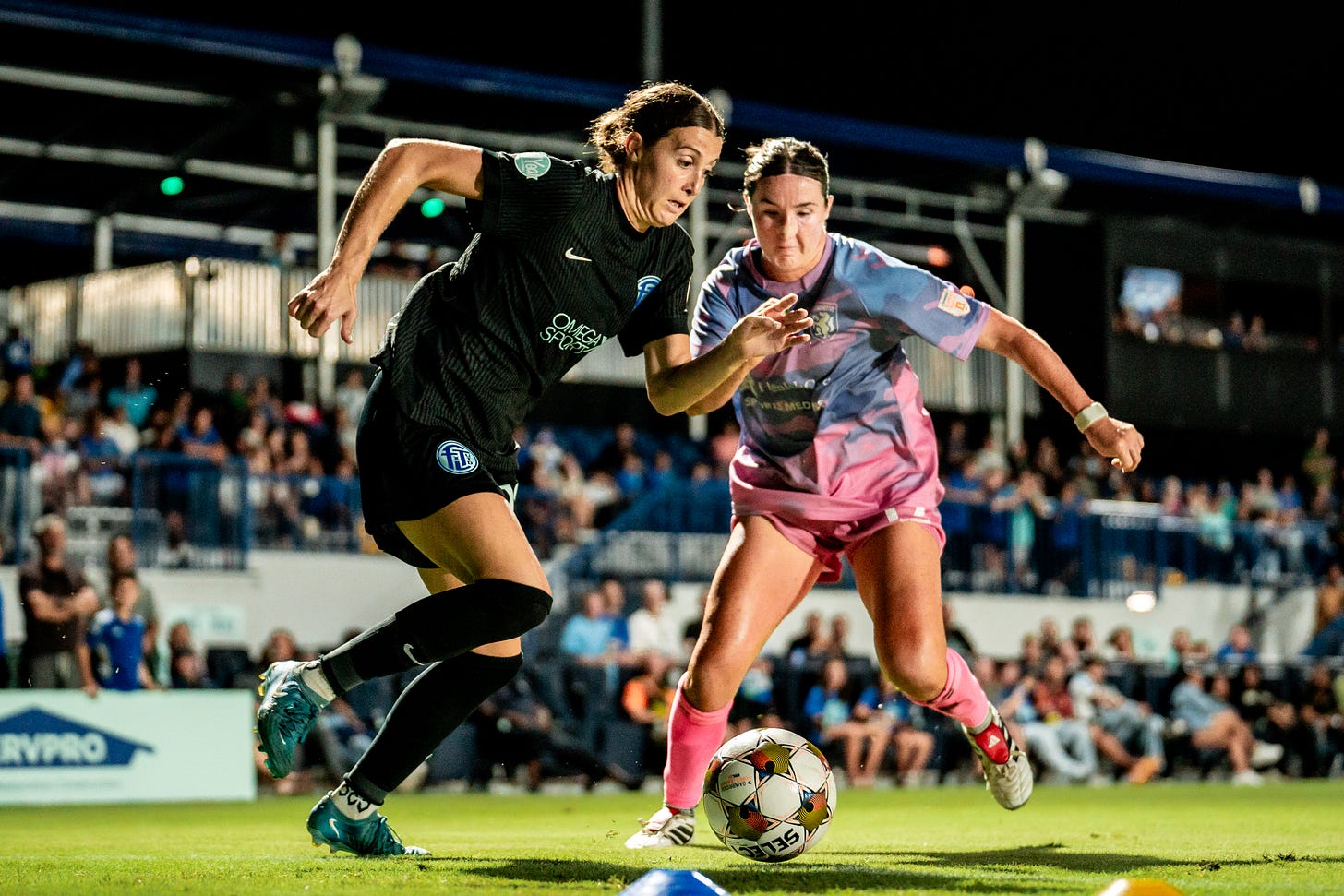Fort Lauderdale United FC player in Gainbridge Super League match action Fort Lauderdale United FC player in Gainbridge Super League match action