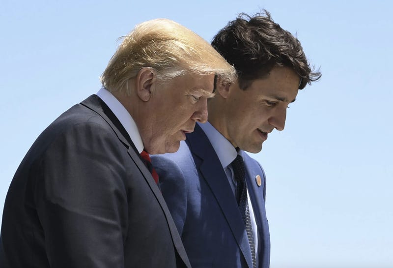 Tổng thống Mỹ Donald Trump (trái) và Thủ tướng Canada Justin Trudeau trong một cuộc gặp vào nhiệm kỳ trước của ông Trump - Ảnh: Bloomberg. Tổng thống Mỹ Donald Trump (trái) và Thủ tướng Canada Justin Trudeau trong một cuộc gặp vào nhiệm kỳ trước của ông Trump - Ảnh: Bloomberg.