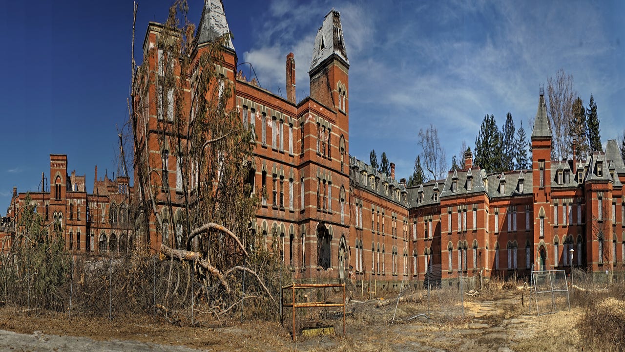 r/AbandonedPorn - Arkham Asylum: A Huge Gothic 1800’s Kirkbride Mental Hospital (OC) 1280x720