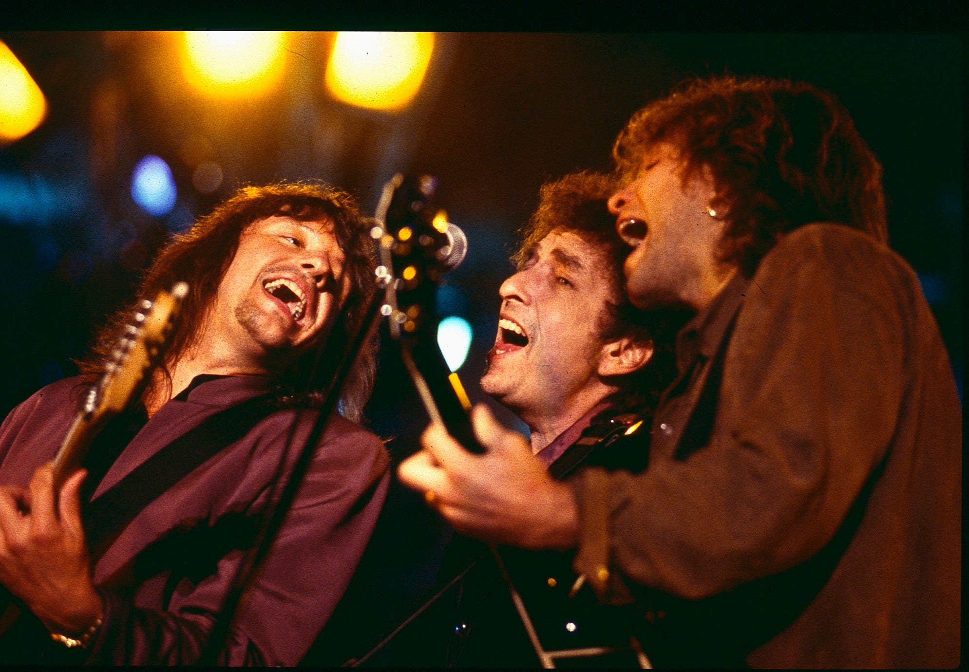 30 Years Ago Today, Bob Dylan Sang with a 64-Piece Japanese