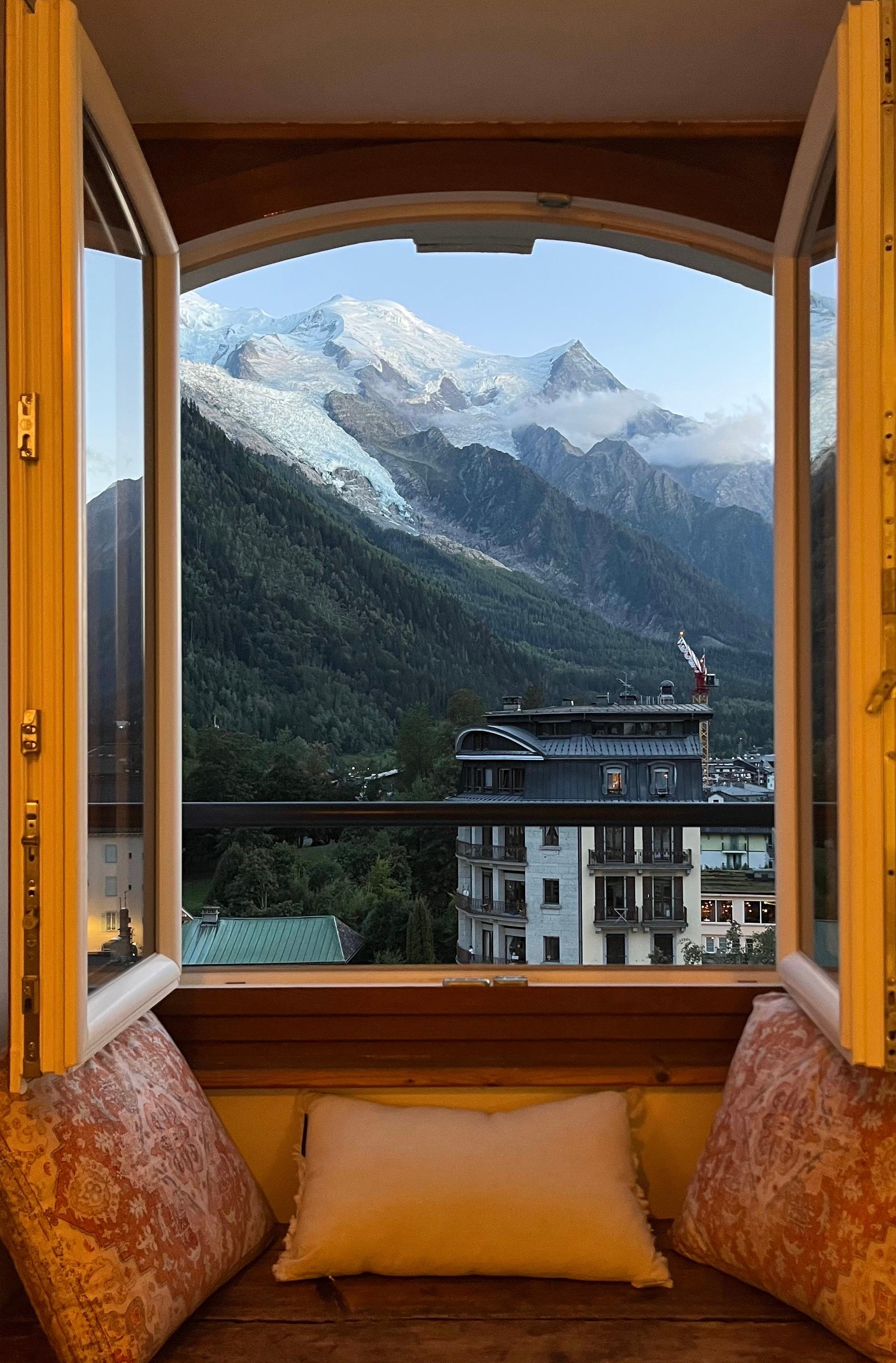 The Youth Yearn for the Mountains