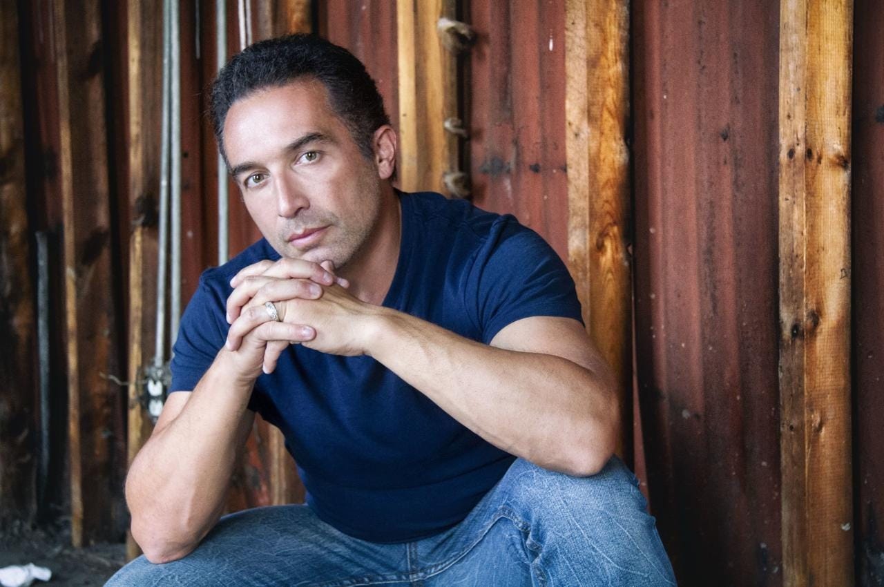 Но в самом AI-музицировании суд не увидел ничего плохого, дело именно в накрутке прослушиваний. Так что не спешите удалять свои ремиксы на «Говновоз».