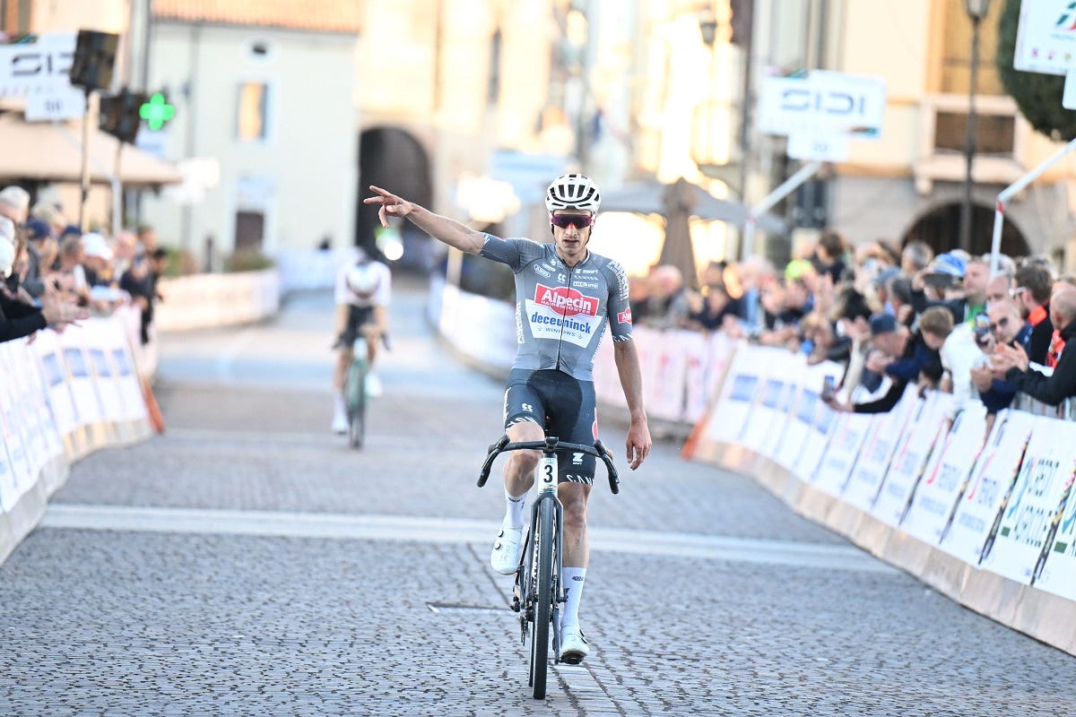 Serenissima Gravel 2025, Quinten Hermans batte il neo campione del mondo  Florian Vermeersch - SpazioCiclismo