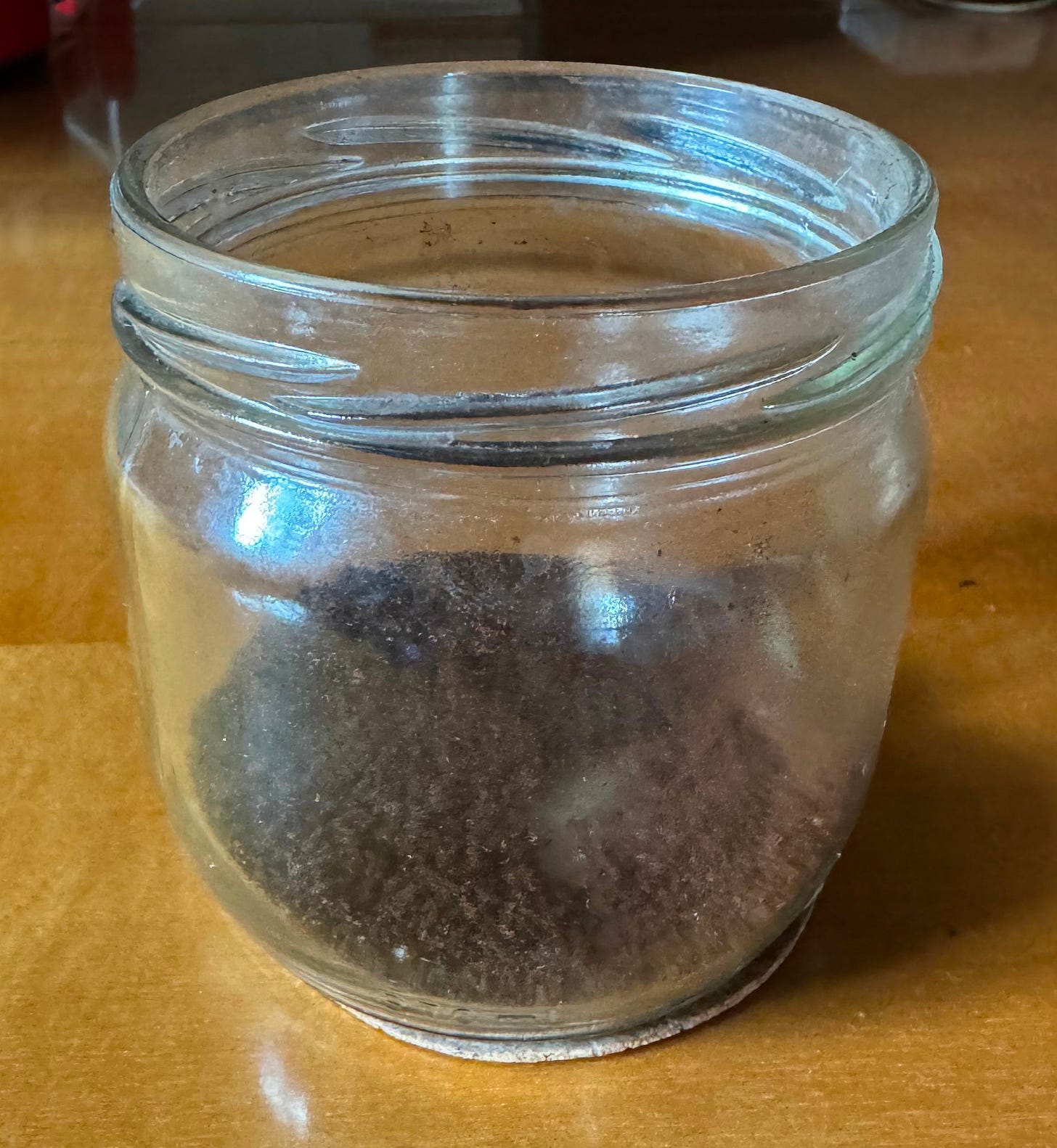 barattolo di vetro con caffè macinato dentro